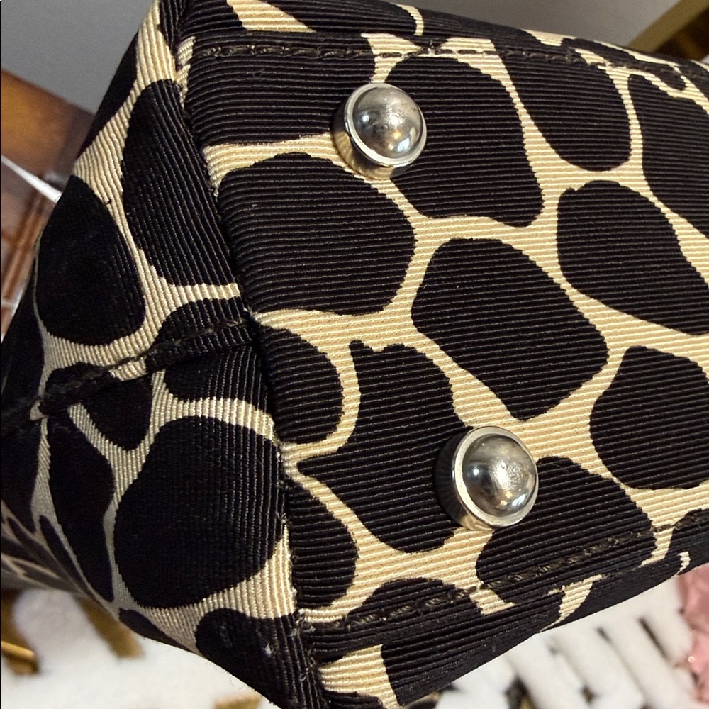 kate spade Black and Cream Giraffe Print Shoulder Bag - Picture 9 of 10